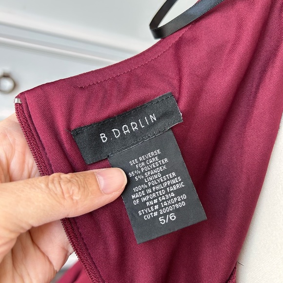 Beautiful dress, used once looks like new - Picture 3 of 5